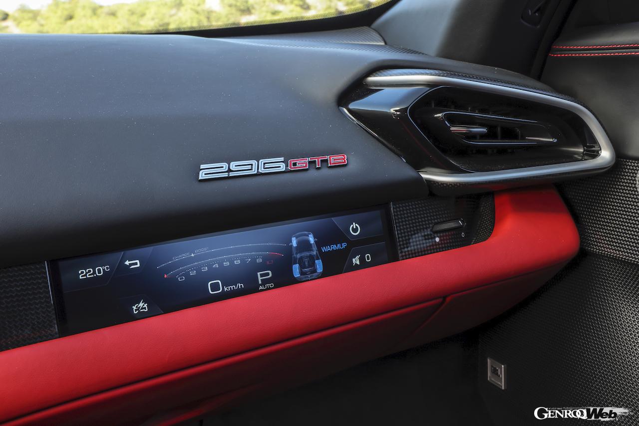 フェラーリ 296 GTBのパッセンジャー側ダッシュボード