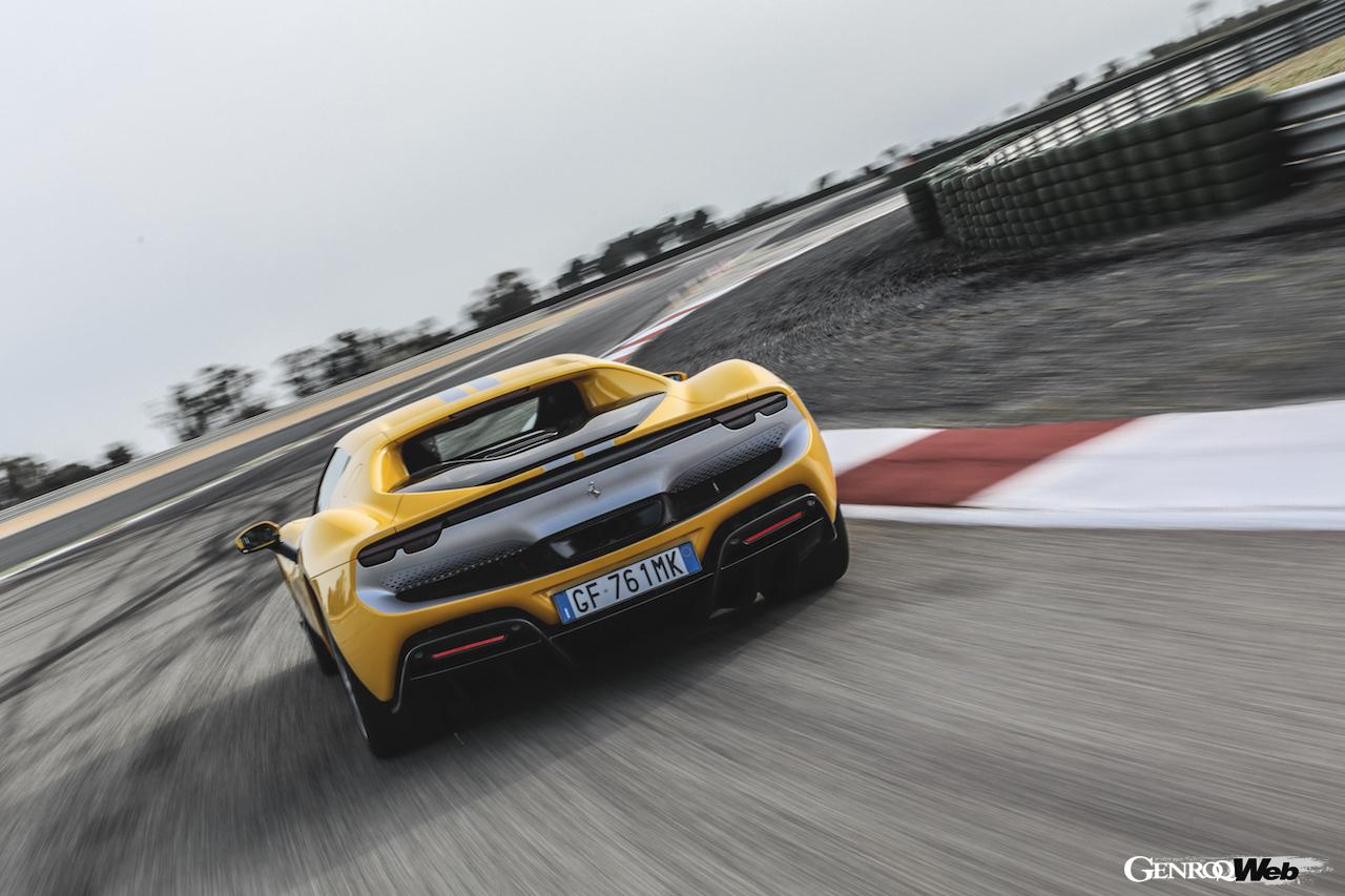 フェラーリ 296 GTBのアセットフィオラーノパッケージ装着車。リヤビュー