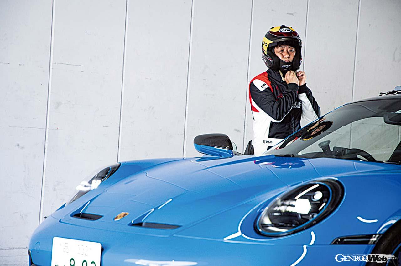 ポルシェ 911 GT3と荒 聖治選手