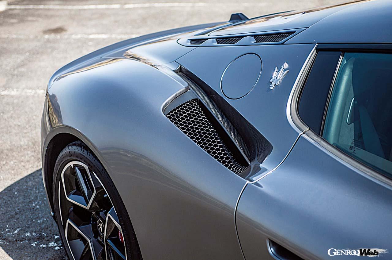 マセラティ MC20の走行シーンのディティール