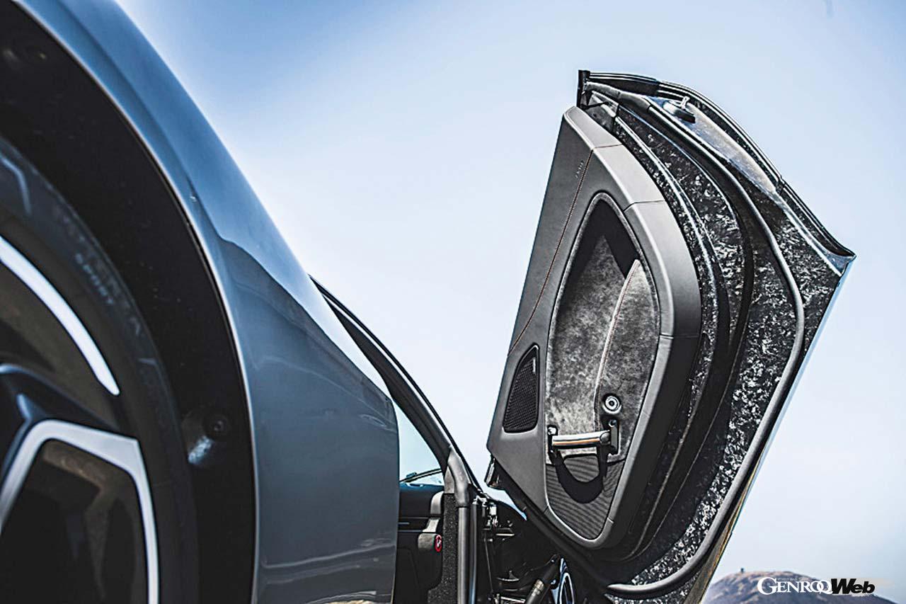 マセラティ MC20の走行シーンのディティール