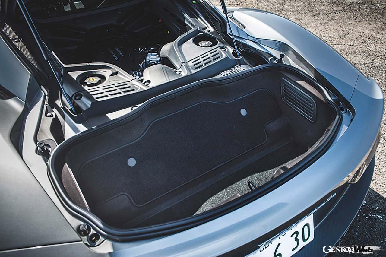 マセラティ MC20の走行シーンのラゲッジ