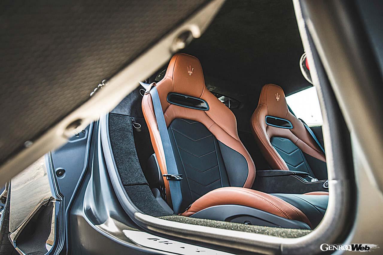 マセラティ MC20のシート