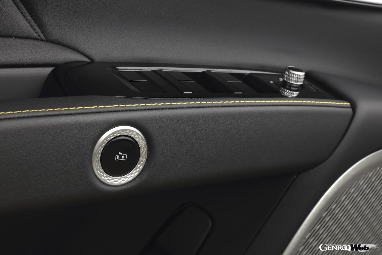 マセラティ グレカーレ トロフェオのドアボタン