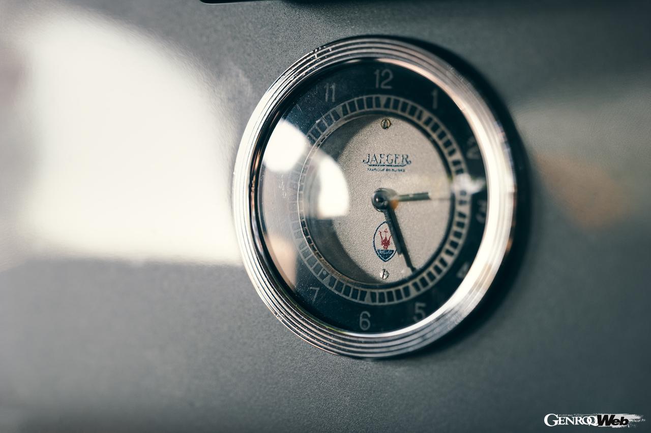 マセラティ A6 1500の時計