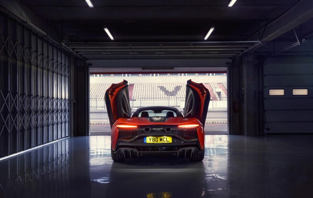 マクラーレン アルトゥーラのリヤビュー