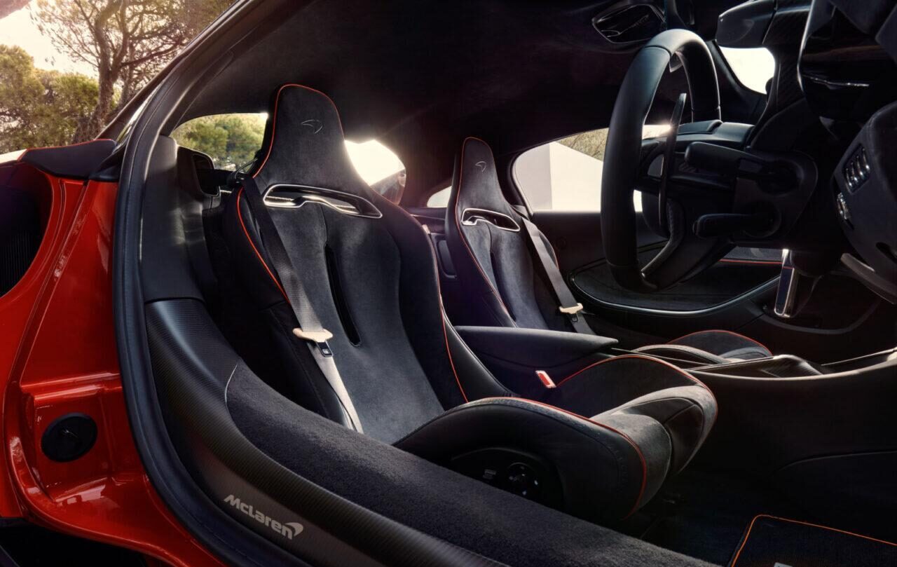 マクラーレン アルトゥーラのシート