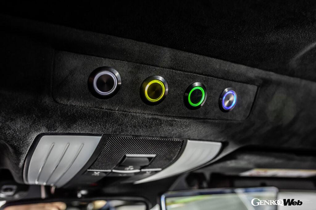 メルセデス AMGが2022年シーズンのF1に供給する、AMG GT ブラックシリーズベースのセーフティーカー。ルーフライナーのシグナルスイッチ