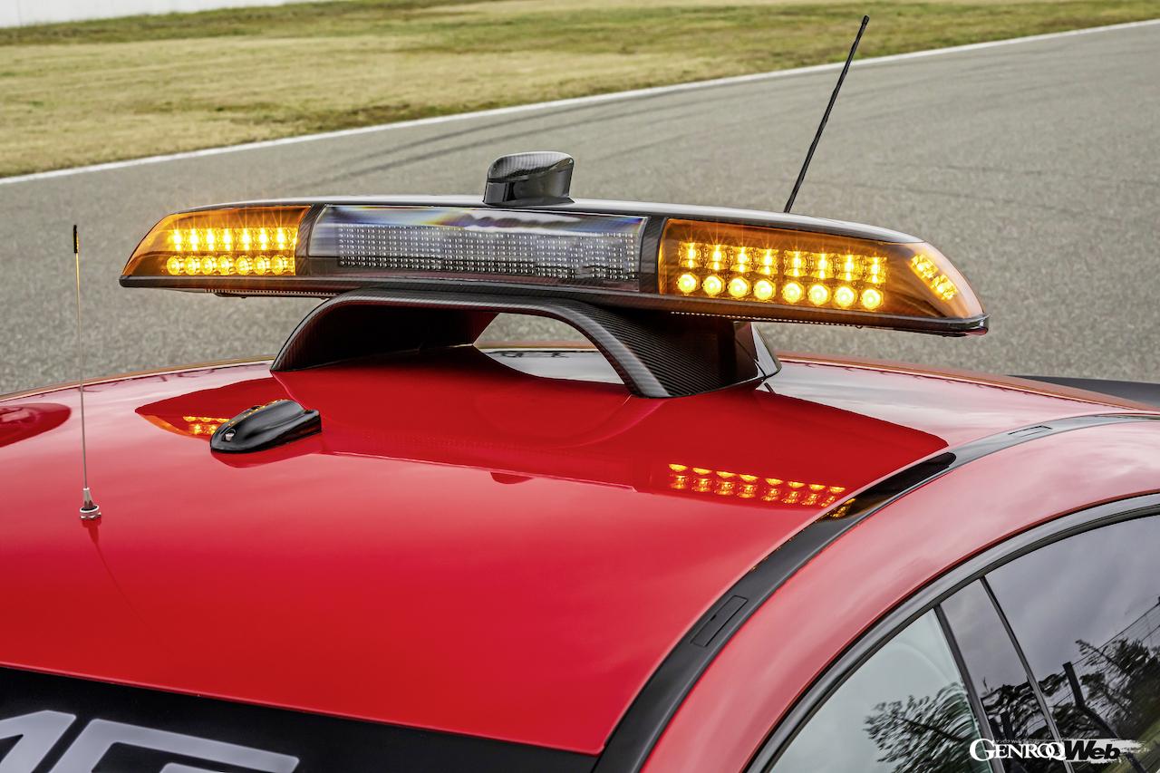 メルセデスAMGが2022年シーズンのF1に供給する、メルセデスAMG GT 63 S 4マティックプラスベースのメディカルカー。LEDシグナル