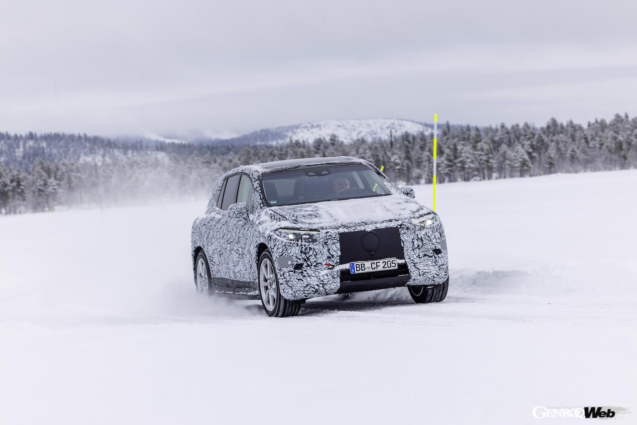 メルセデス・ベンツ EQS SUVのプロトタイプ。フロントビュー。スウェーデンでの寒冷地テスト