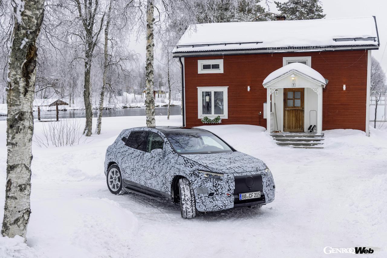メルセデス・ベンツ EQS SUVのプロトタイプ。フロントビュー。スウェーデンでの寒冷地テスト