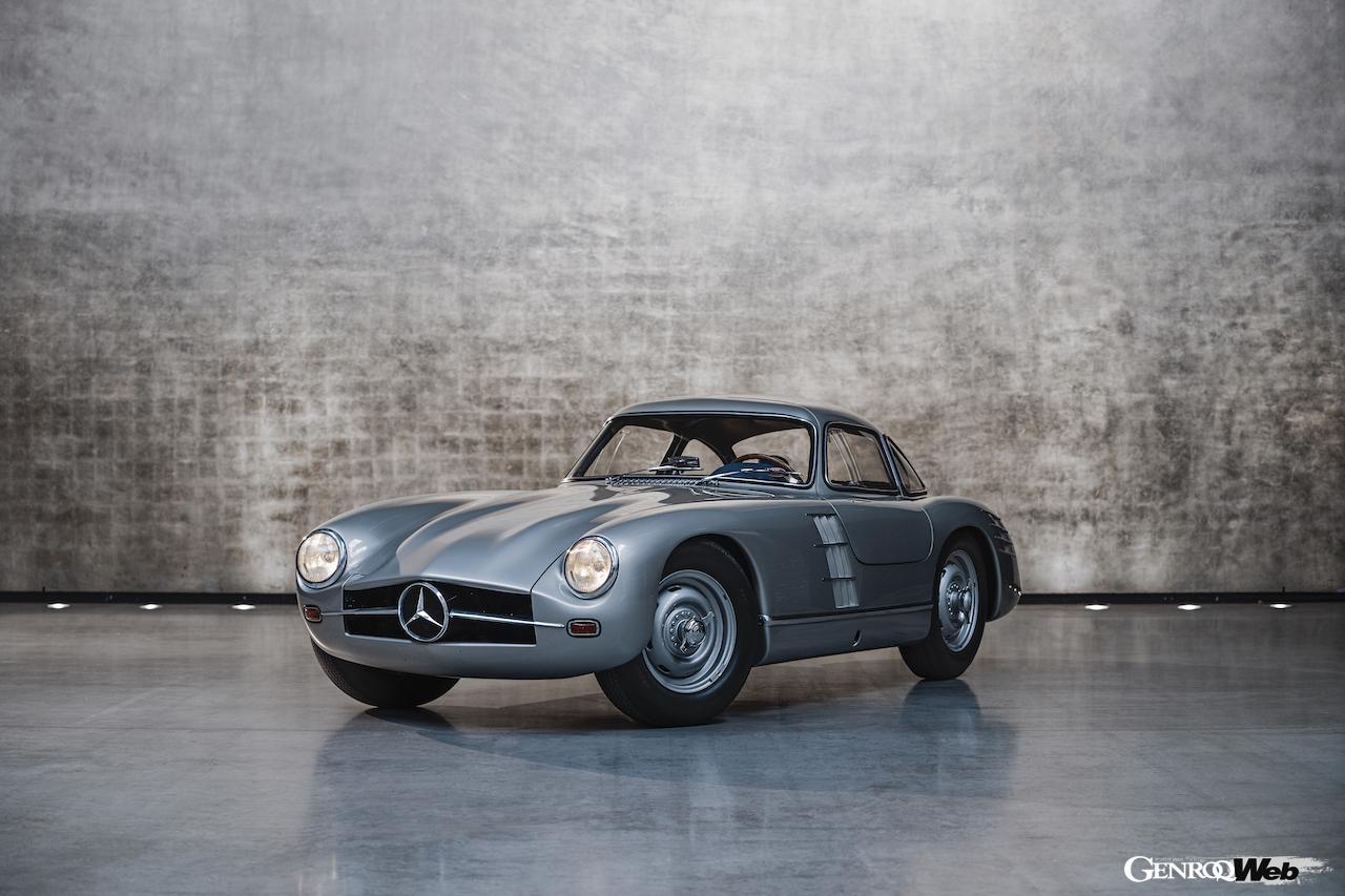 メルセデス・ベンツSLのルーツ、1953年シーズンのために作られた300SL プロトタイプレーシングカー（W194/11）。フロントビュー。ドア閉