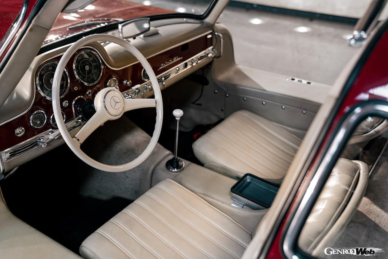 メルセデス・ベンツSLの過去モデル。1957年の300SLクーペ（W198）。コクピット