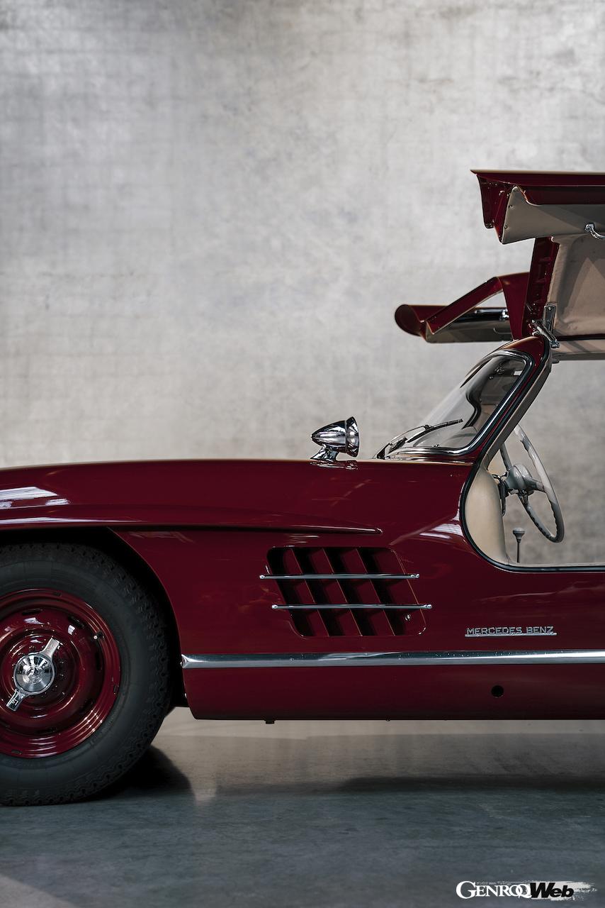 メルセデス・ベンツSLの過去モデル。1957年の300SLクーペ（W198）。サイドセクション
