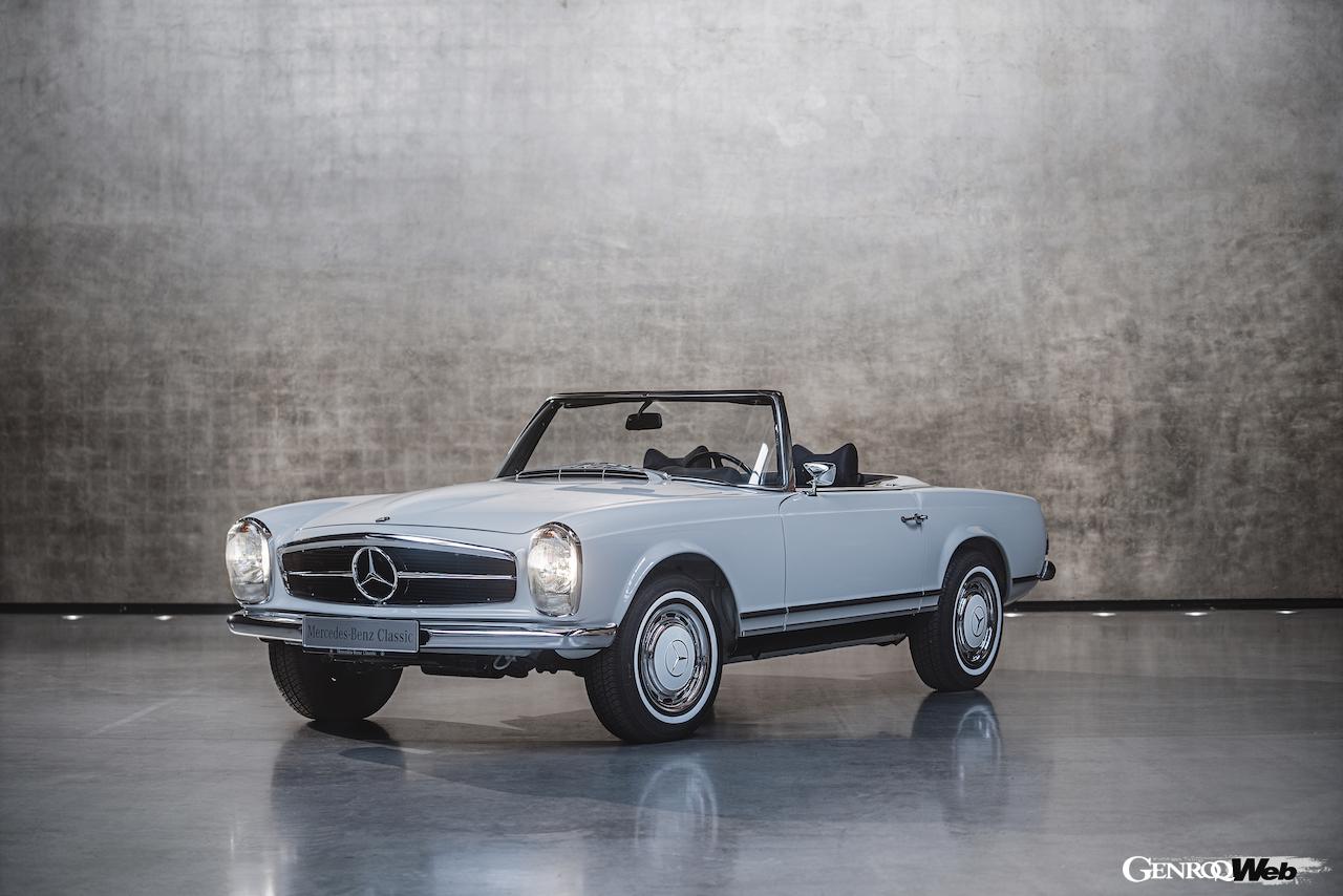 メルセデス・ベンツSLの過去モデル。1970年の280SL“パゴダ”（W113）。フロントビュー