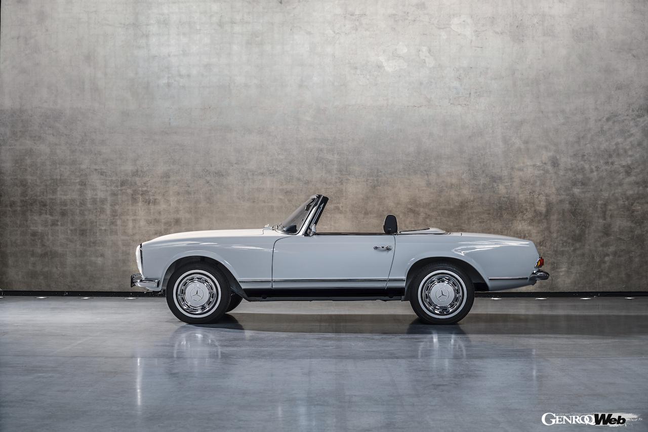 メルセデス・ベンツSLの過去モデル。1970年の280SL“パゴダ”（W113）。サイドビュー