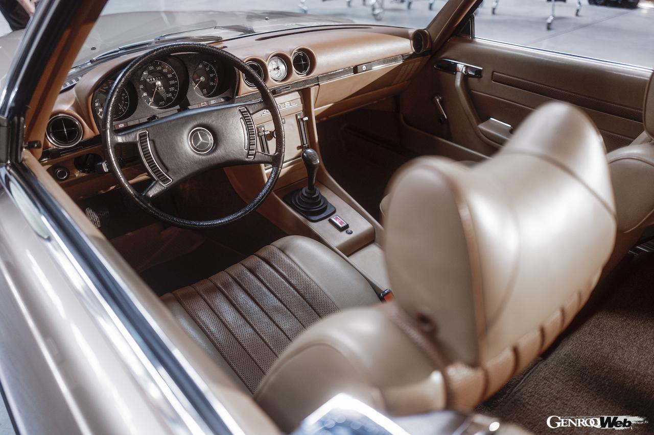 メルセデス・ベンツSLの過去モデル。1971年の350SL（R107）。コクピット