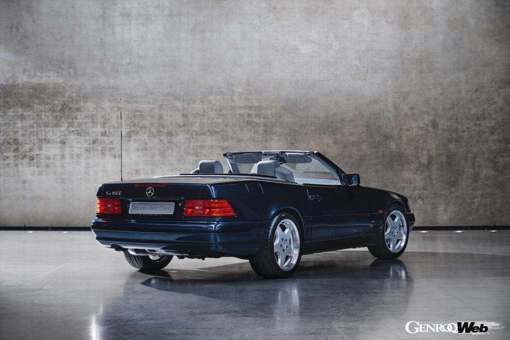 メルセデス・ベンツSLの過去モデル。1995年のSL600(R129)。リヤビュー