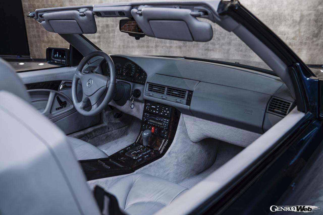 メルセデス・ベンツSLの過去モデル。1995年のSL600（R129）。キャビン