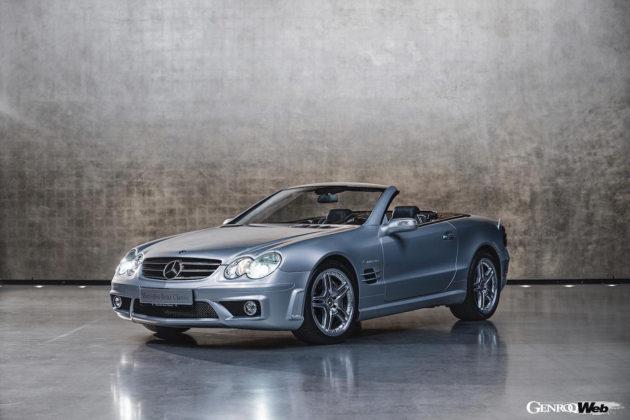 メルセデス・ベンツSLの過去モデル。2005年のSL 55 AMG（R230）。フロントビュー