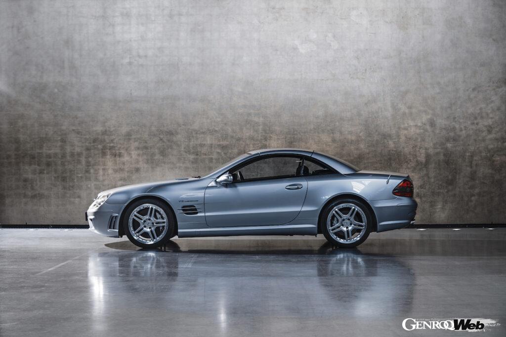 メルセデス・ベンツSLの過去モデル。2005年のSL 55 AMG(R230)。ルーフ閉