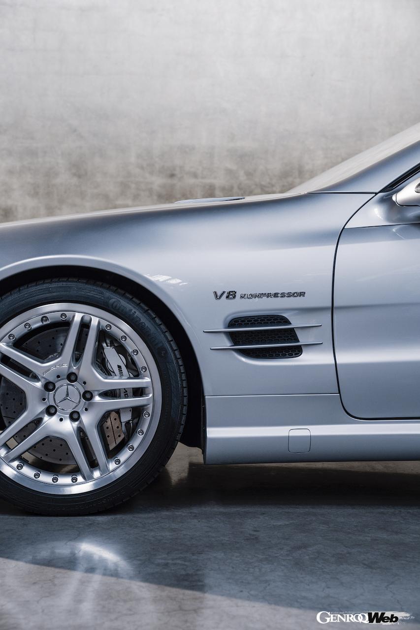 メルセデス・ベンツSLの過去モデル。2005年のSL 55 AMG（R230）。サイドセクション