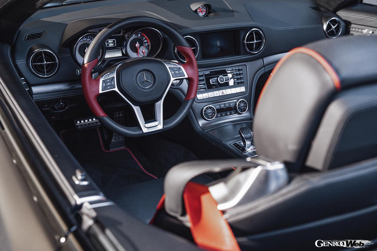 メルセデス・ベンツSLの先代モデル。2015年のSL500 スペシャルエディション“ミッレ ミリア 417”（R231）。コクピット