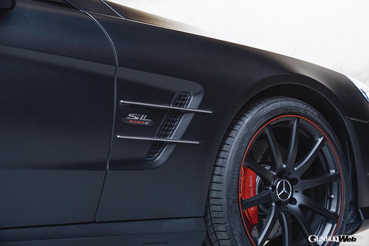 メルセデス・ベンツSLの先代モデル。2015年のSL500 スペシャルエディション“ミッレ ミリア 417”（R231）。サイドセクション