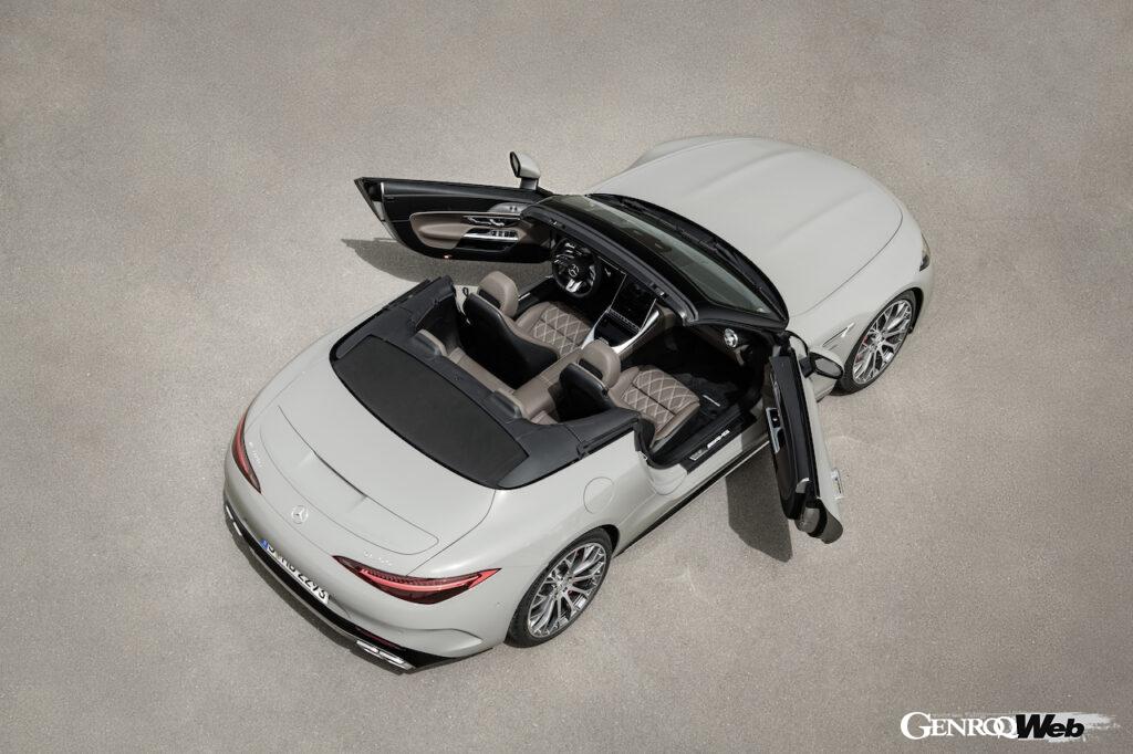 最新のメルセデスAMG SL 55 4マティックプラス。トップビュー