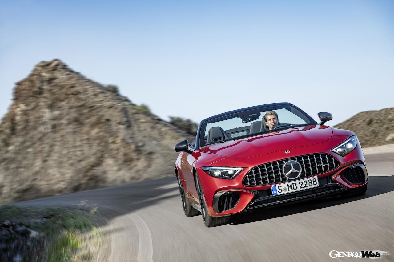 最新のメルセデスAMG SL 63 4マティックプラス。フロントビュー