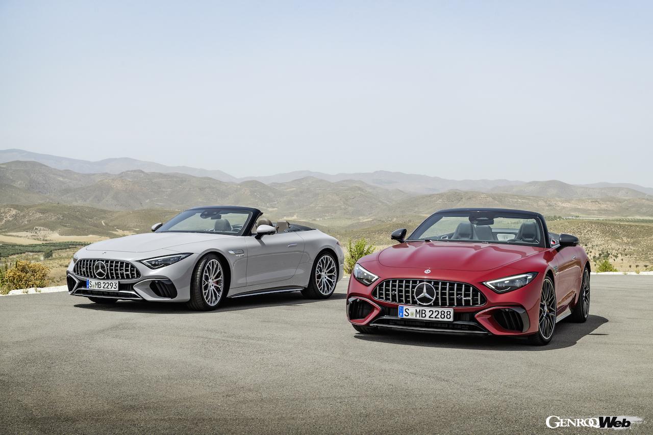 最新のメルセデスAMG SL 63 4マティックプラス（写真右）とSL 55 4マティックプラス（同左）。フロントビュー