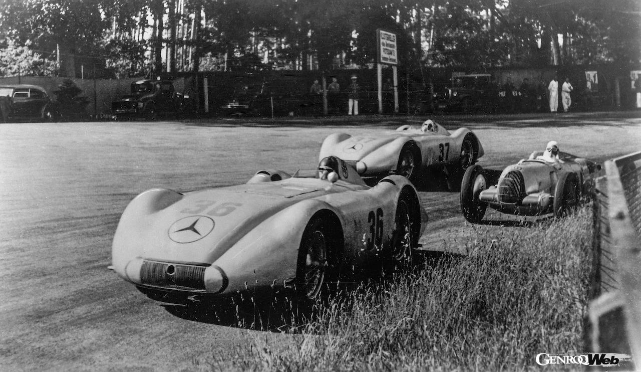 1937年5月30日のインターナショナル・アヴス・レースを走る3台のシルバーアロー