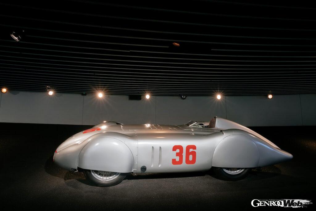 メルセデス・ベンツ ミュージアムに展示されているW25ストリームライン。サイドビュー