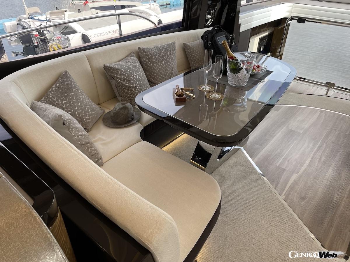 メインサロン。もちろん空調は完備している。