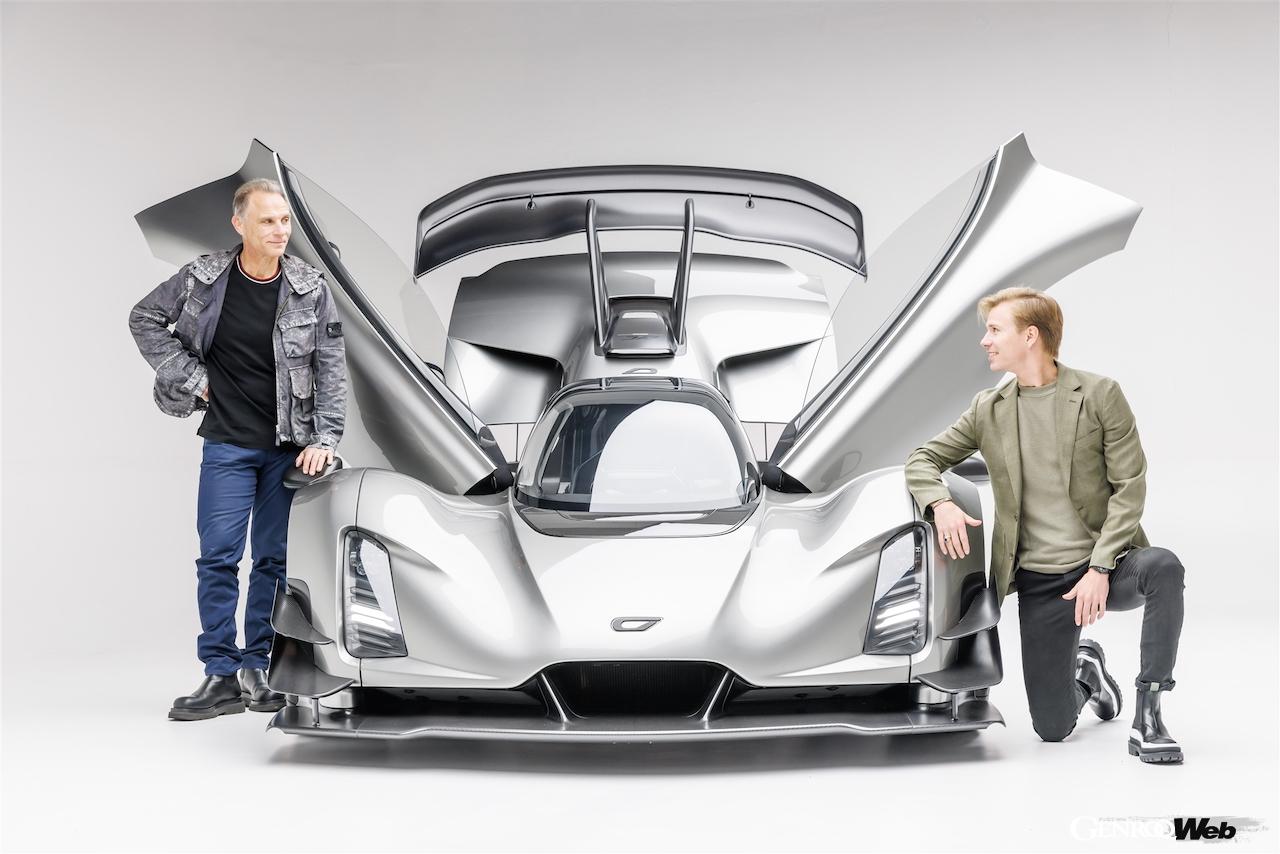 カリフォルニアを拠点に開発されたハイブリッドハイパーカー「ジンガー 21C」のエクステリア。