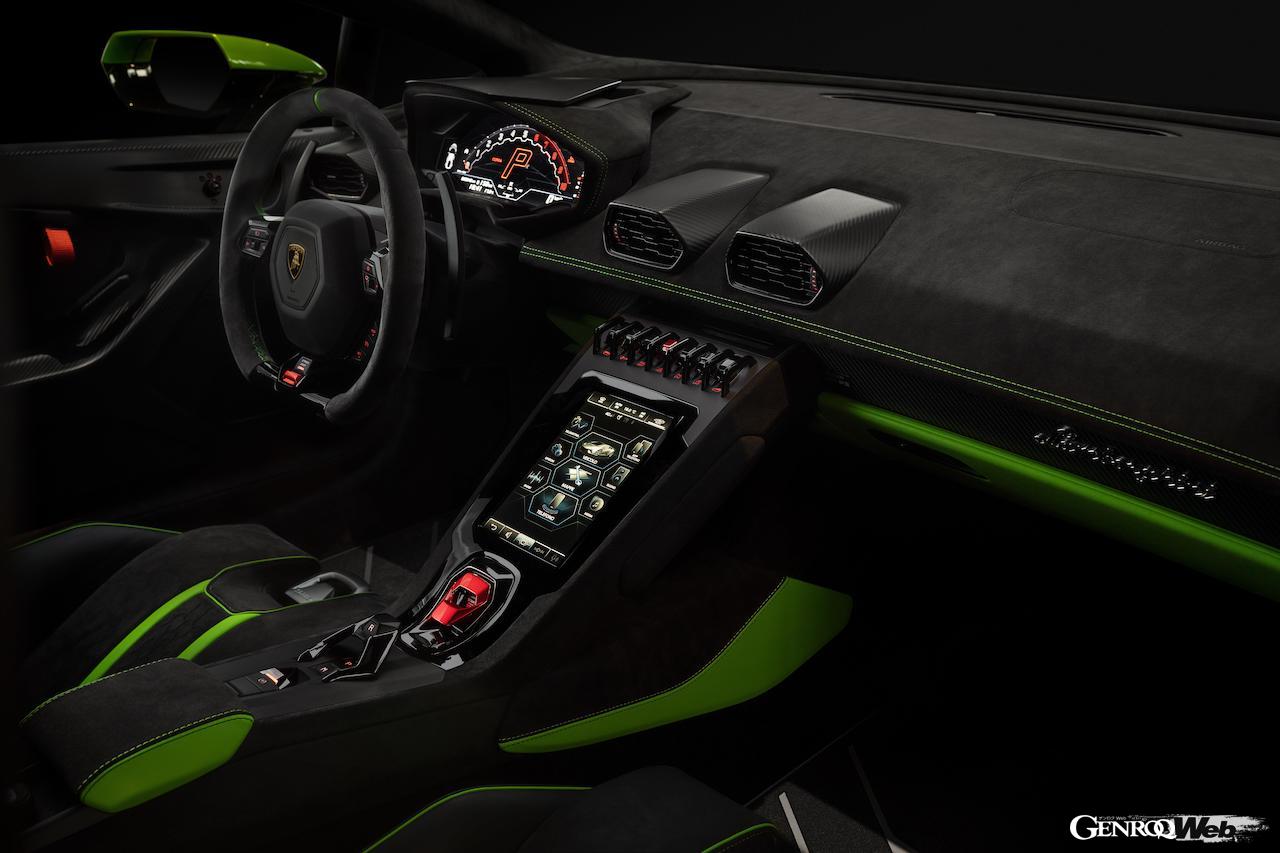 ランボルギーニ ウラカン テクニカのインテリア。