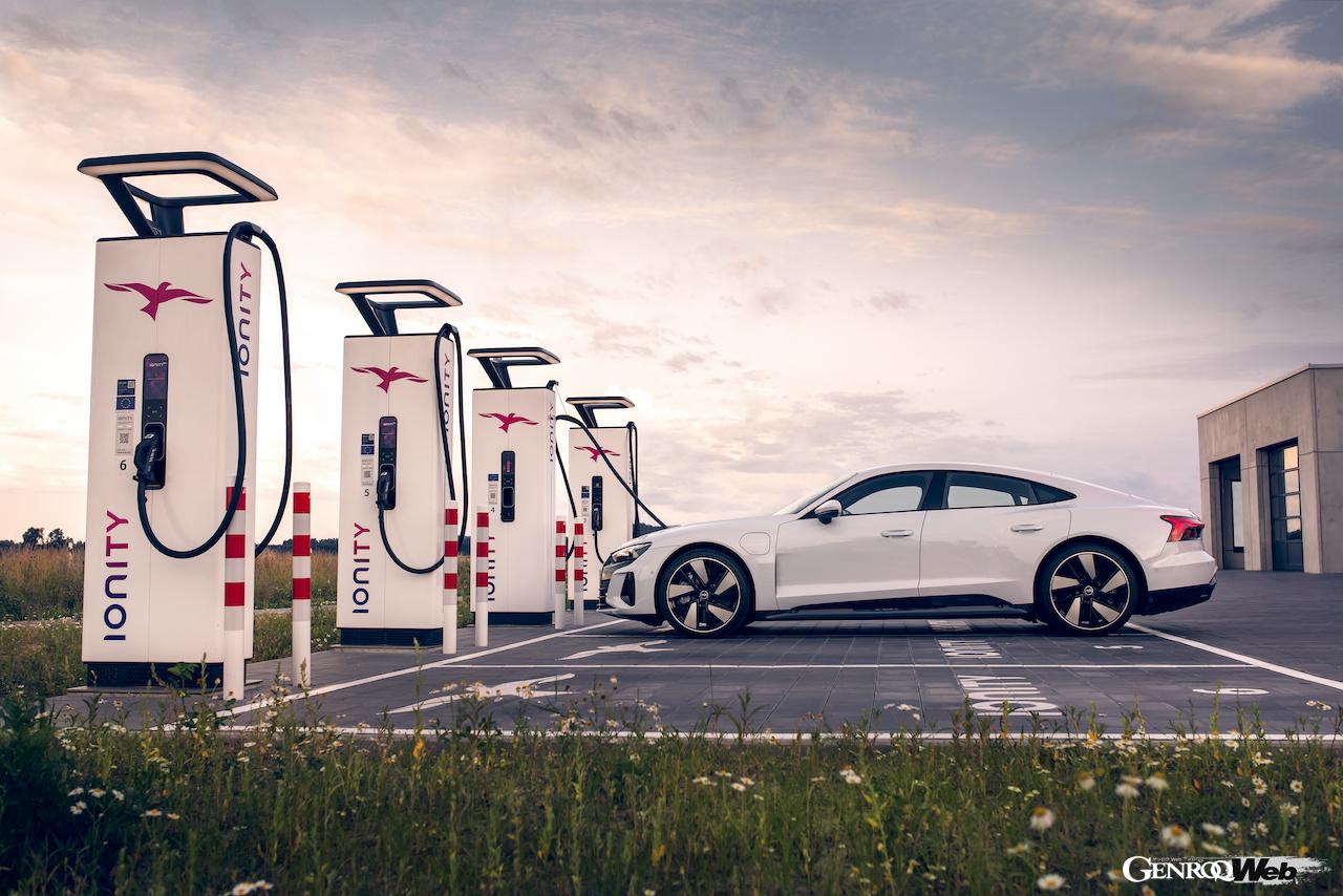 アウディ ジャパンは電動モデルの「e-tron」導入を進めながら、同時に従来型の90kW以下級の急速充電器を2024年までに150kW級出力に置き換える取り組みを進めている。