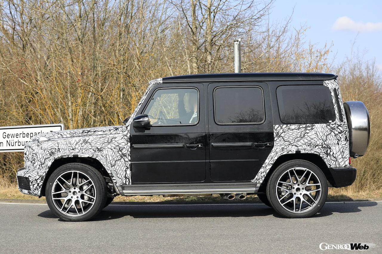 入念にカモフラージュされた状態でテストを続ける、メルセデスAMG G 63プロタイプ。
