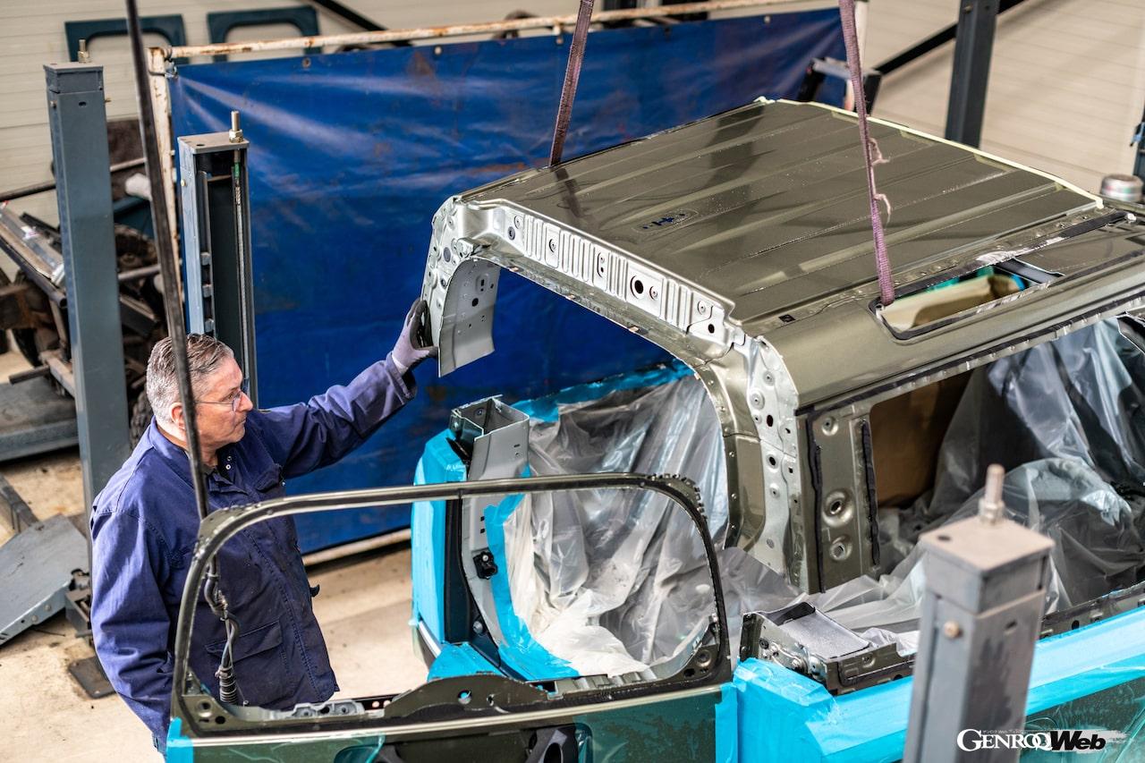 ハンドメイドでオープントップ仕様に改造されるヘリテージ・カスタムスの「ヴァリアンス コンバーチブル」。