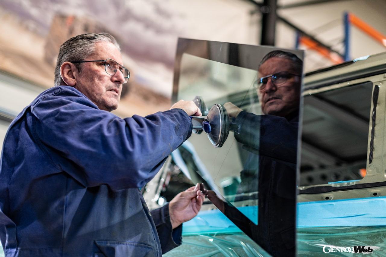 ハンドメイドでオープントップ仕様に改造されるヘリテージ・カスタムスの「ヴァリアンス コンバーチブル」。