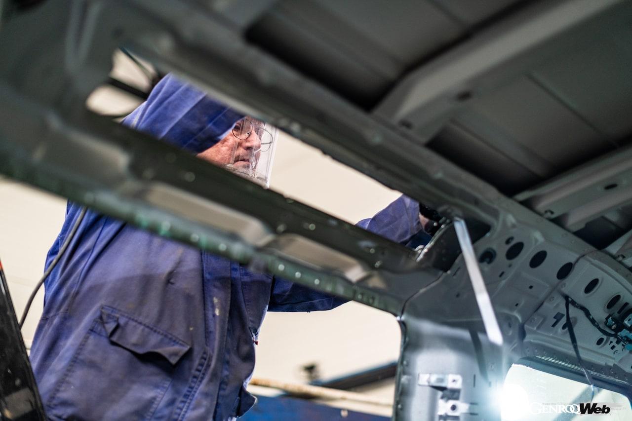 ハンドメイドでオープントップ仕様に改造されるヘリテージ・カスタムスの「ヴァリアンス コンバーチブル」。