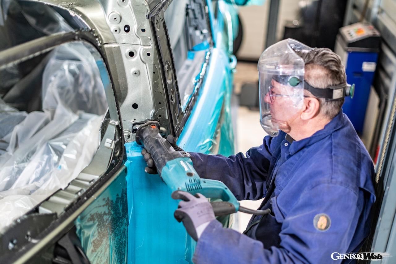 ハンドメイドでオープントップ仕様に改造されるヘリテージ・カスタムスの「ヴァリアンス コンバーチブル」。