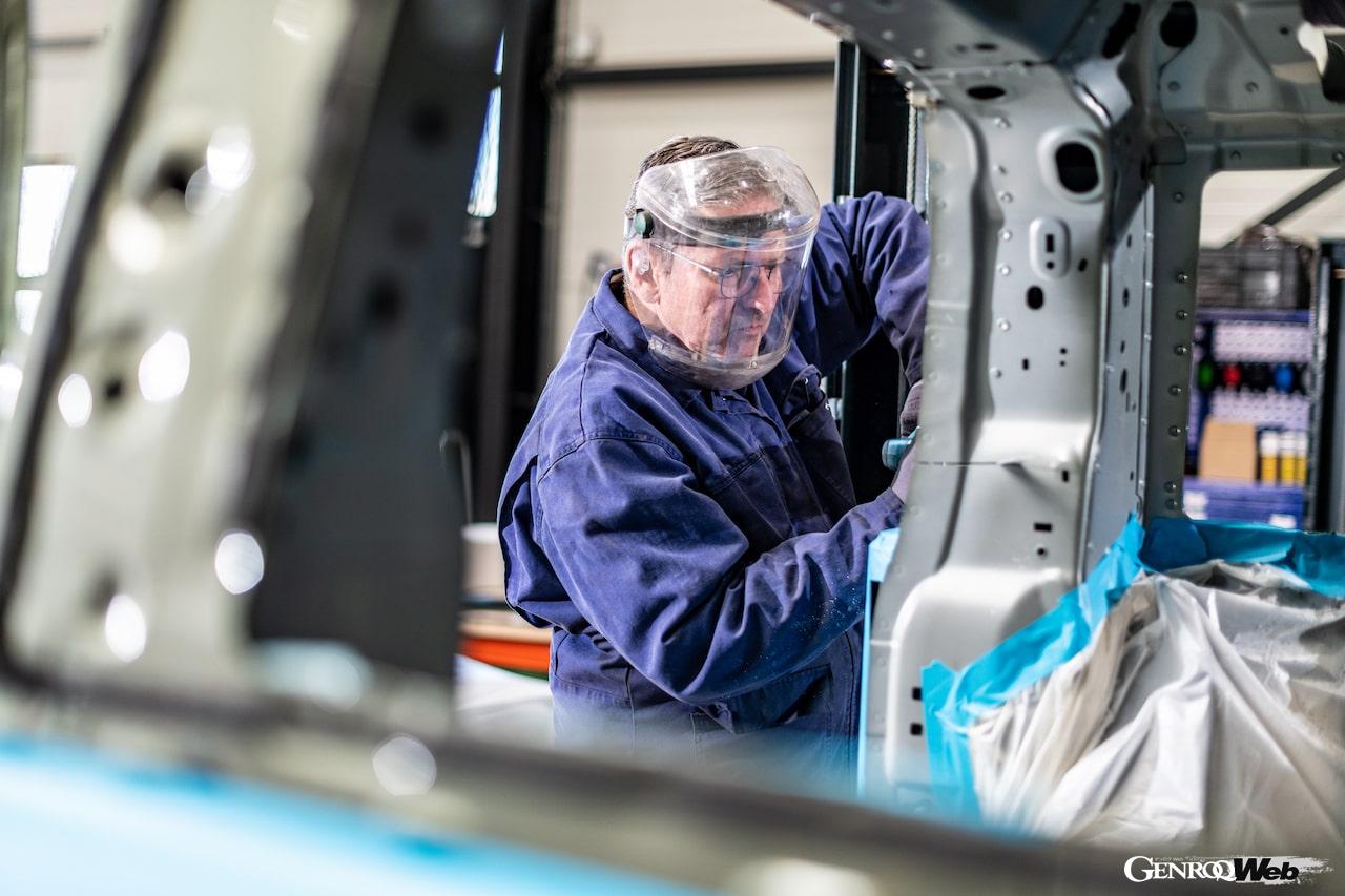 ハンドメイドでオープントップ仕様に改造されるヘリテージ・カスタムスの「ヴァリアンス コンバーチブル」。