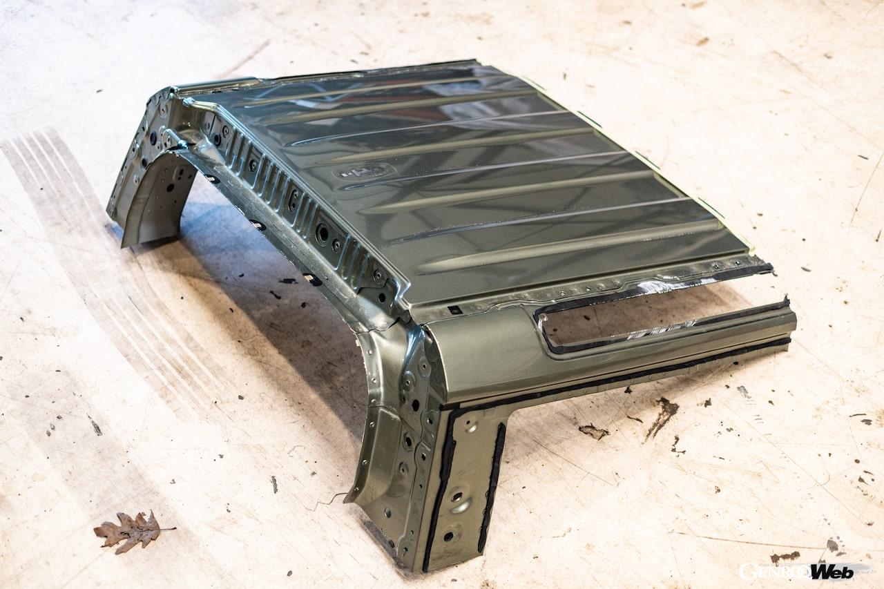 ハンドメイドでオープントップ仕様に改造されるヘリテージ・カスタムスの「ヴァリアンス コンバーチブル」。