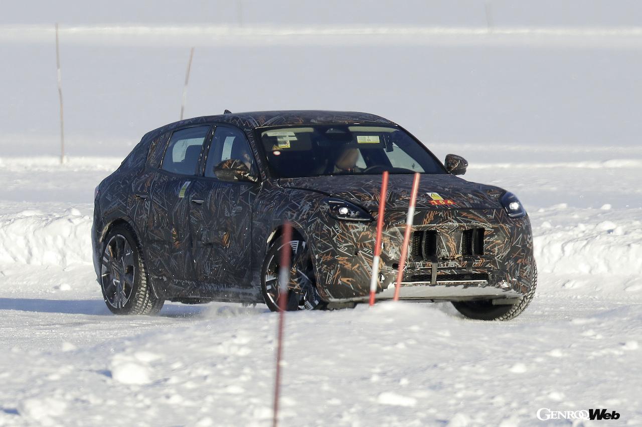 デビューに向けて、寒冷地テストが行われたマセラティ初のフルEVモデル「グレカーレ フォルゴーレ」。