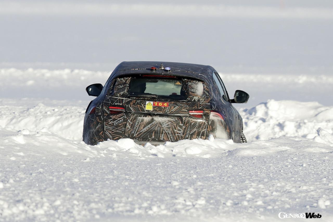 デビューに向けて、寒冷地テストが行われたマセラティ初のフルEVモデル「グレカーレ フォルゴーレ」。
