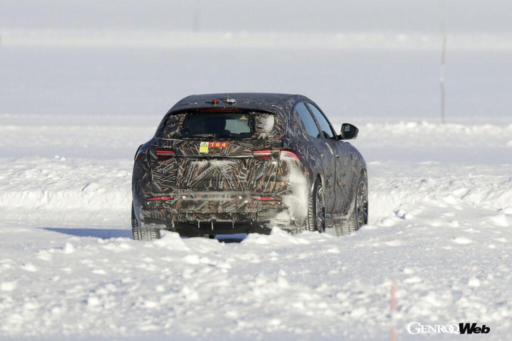 デビューに向けて、寒冷地テストが行われたマセラティ初のフルEVモデル「グレカーレ フォルゴーレ」。