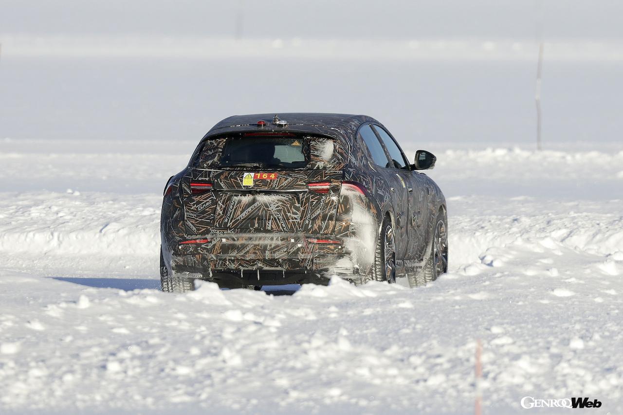 デビューに向けて、寒冷地テストが行われたマセラティ初のフルEVモデル「グレカーレ フォルゴーレ」。