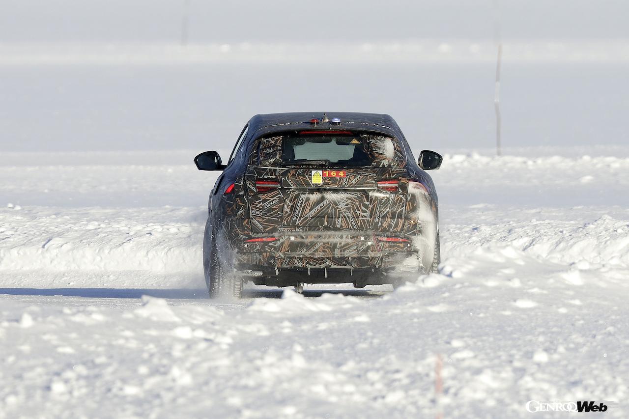デビューに向けて、寒冷地テストが行われたマセラティ初のフルEVモデル「グレカーレ フォルゴーレ」。