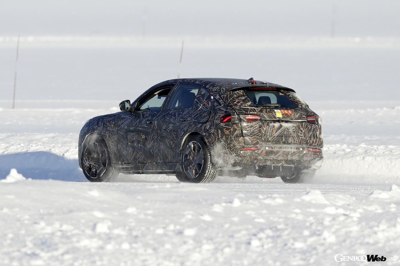 デビューに向けて、寒冷地テストが行われたマセラティ初のフルEVモデル「グレカーレ フォルゴーレ」。